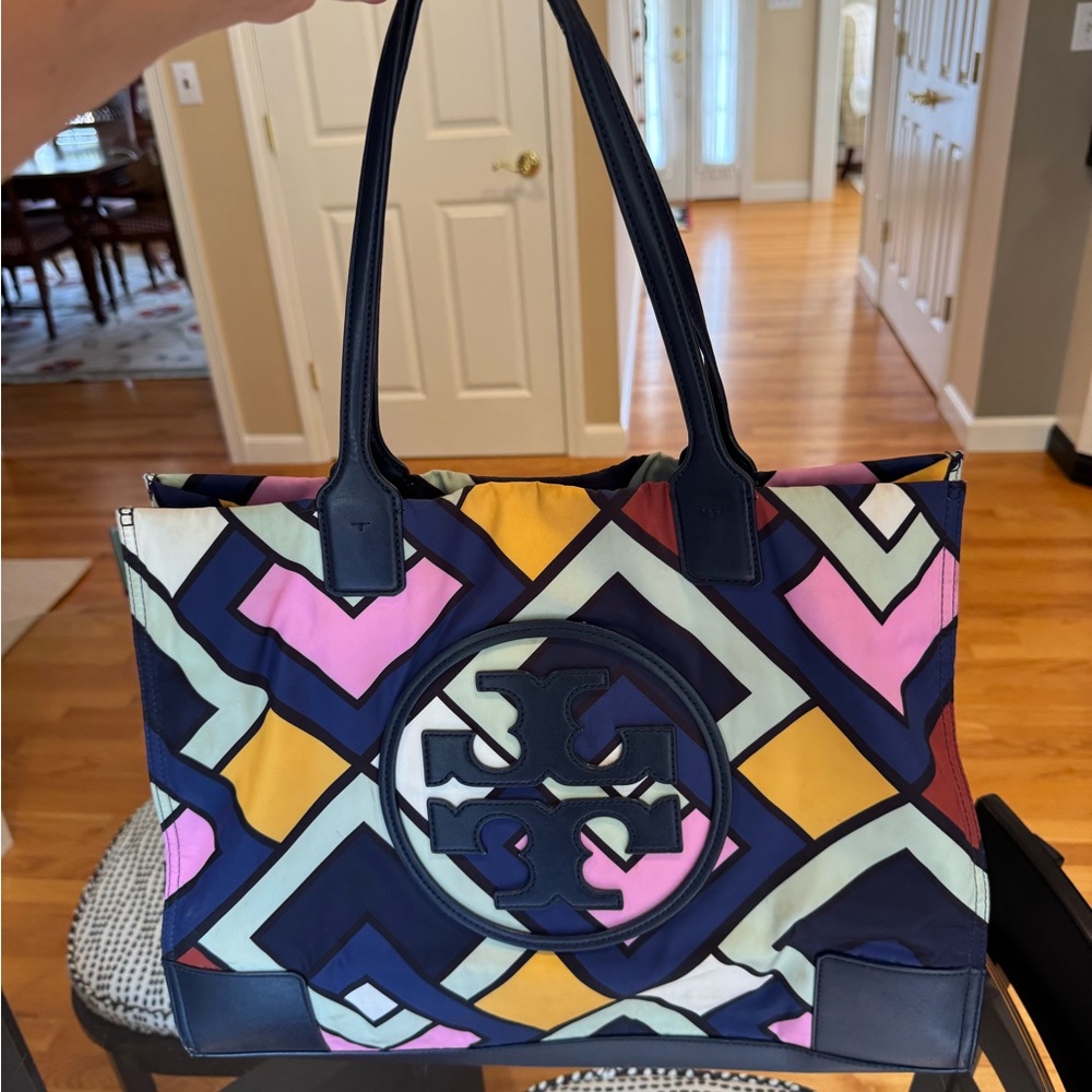 Tory Burch Colorful Geometric Tote
Great tote !